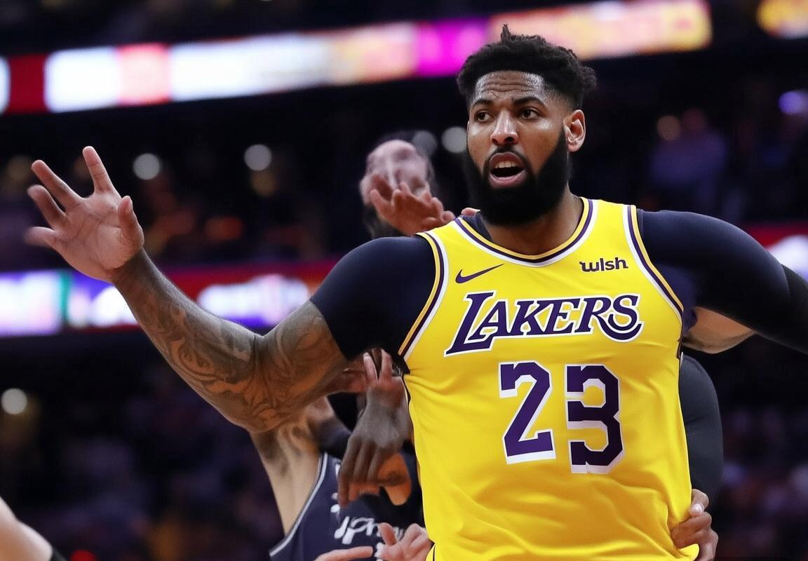 湖人战绩波动背后：艾顿战术地位不足成关键，防守漏洞与进攻停滞如何破解？